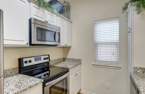 Corpus Christi House | Dog-friendly coastal cottage near the water with private yard, outdoor pool, W/D