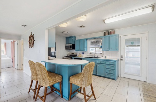 Flour Bluff House | Dog-friendly retreat with a private pool, fenced yard, & AC - close to fishing