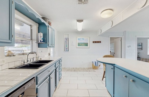 Flour Bluff House | Dog-friendly retreat with a private pool, fenced yard, & AC - close to fishing
