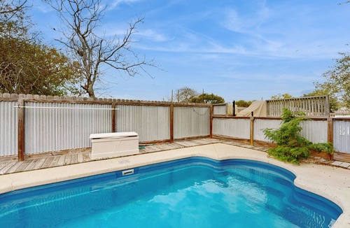 Flour Bluff House | Dog-friendly retreat with a private pool, fenced yard, & AC - close to fishing