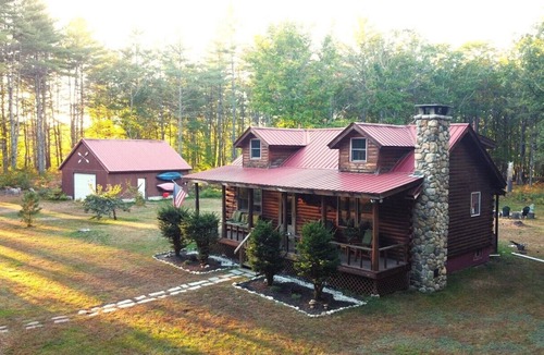 Brownfield Cabin | Dog friendly Waterfront Cabin Near White Mountains w/kayaks & SUPs