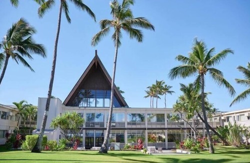 Kahului Apartment | Double-Bed Room w/WiFi & Views of Courtyard & Tropical Gardens
