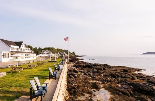 Ocean Point House | Double Queen w/Porch | Bluebird Ocean Point Inn | Private Beach Access