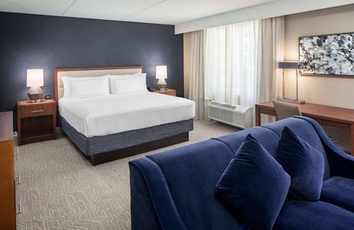 Thurston Hotel | DoubleTree by Hilton Ann Arbor North