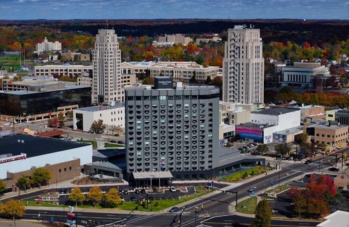 Battle Creek Hotel | Doubletree By Hilton Battle Creek