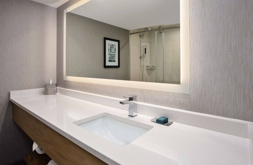 Downtown Hotel | DoubleTree by Hilton Lansing