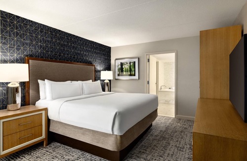 Green Tree Hotel | DoubleTree by Hilton Pittsburgh - Green Tree