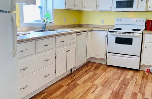 Summerside House | Downtown across from the beach