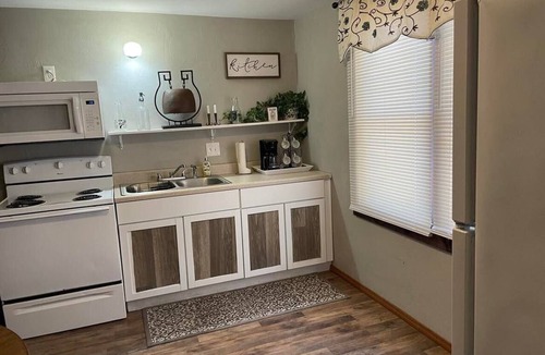 Guthrie Apartment | Downtown Apt. Wi-FI. Pets OK!