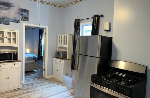 Front Park House | Downtown Buffalo Entire 6 Bedrooms house with AC, WiFi , and Private Parking