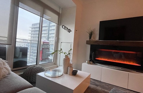 Fort York Apartment | Downtown Condo -Bathurst and Lakeshore