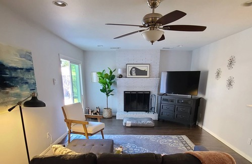 White Rock Hills House | Downtown Dallas, hike and bike, easy commute, White Rock lake, Arboretum,