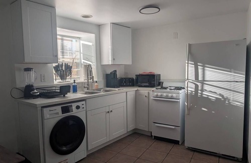 Barelas Apartment | Downtown District - Modern Apt Yard, King Bed, W/D