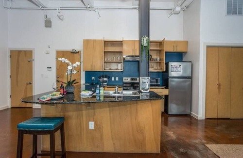 Downtown Fort Worth Apartment | Downtown Fort Worth I Upscale Industrial Loft
