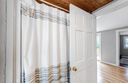 Castine House | Downtown Getaway w/Full Kitchen & Furnished Porch - Walk to the Beach/Harbor