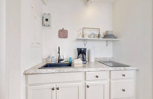 Wiscasset House | Downtown, ground floor studio near the ocean w/patio, outdoor dining area & more