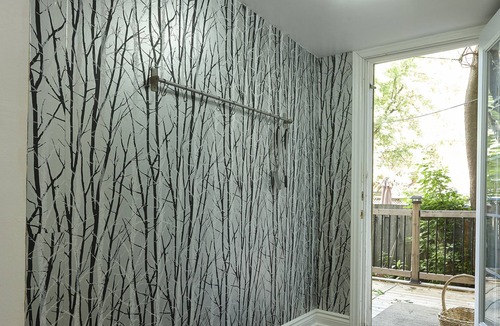 Central Hamilton House | Downtown Hamilton 2 Bedroom Private Home With Fenced Deck- Chic And Comfortable