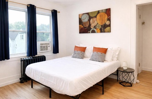 East Avenue Apartment | Downtown High Falls Studio Apt, Kitchen, TV