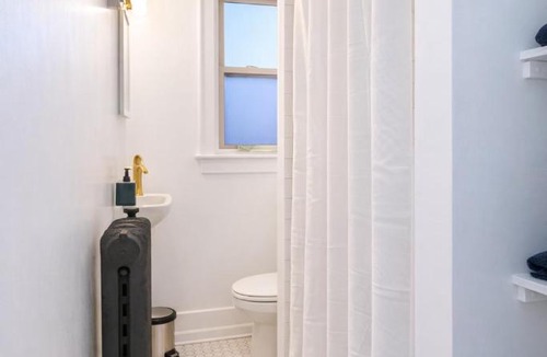 East Avenue Apartment | Downtown High Falls Studio Apt, Kitchen, TV