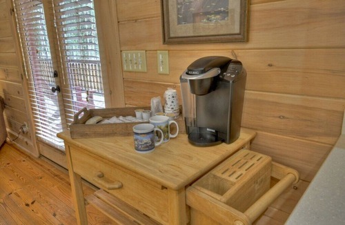 Blue Ridge Cabin | Downtown Lodge Blue Ridge, sleeps 14,walk to strip