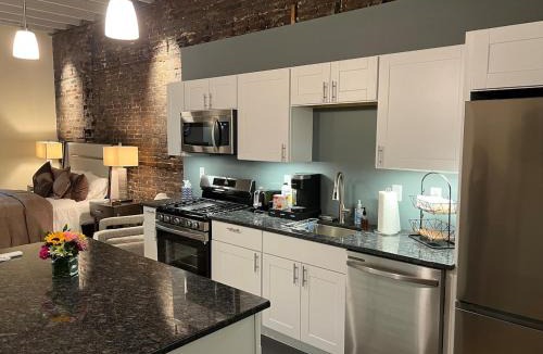 Downtown Syracuse Apartment | Downtown Suite with Balcony