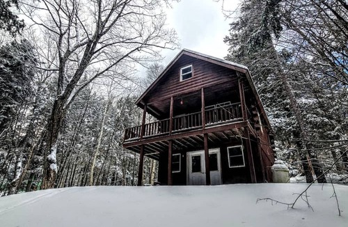Beaver Cove Cabin | Dreamy Lofted Cabin with Direct Lake Access in Maine