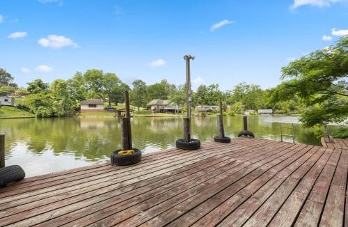 Friendsville House | Dreamy Skipping Stone Lake House