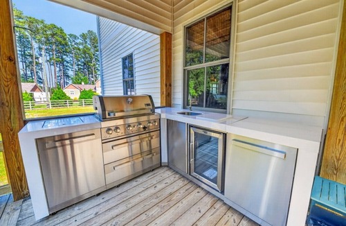 Cardinal House | Driftwood Cove Waterfront/Dock/Game house