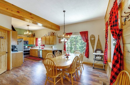 Meadow View Heights Cottage | Duck Creek Village Cabin Near National Forest!