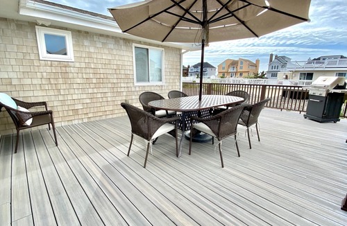 West Hampton Dunes House | 🌞 DUNE ROAD STEPS TO THE OCEAN - 4 BEDROOM HOME ⛱ 🌊