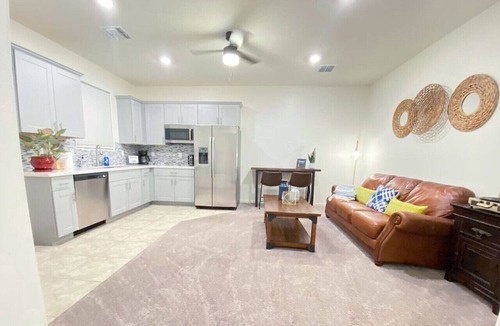 Casas Adobes Condo | Duplex/Home/Kitchen/Great Views/1 BR 1 BA