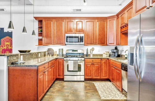 Gateway District Apartment | E 4th Loft w/Mini Golf, Shuffleboard & Games