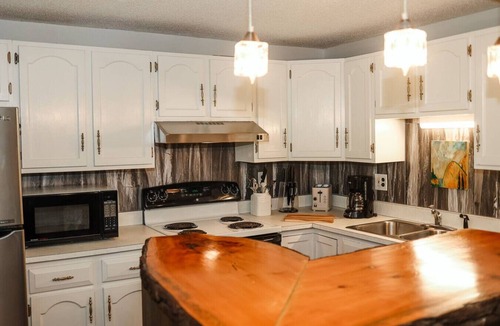 Bridgton House | East Pinnacle Condo Peak Retreat Min to Lake