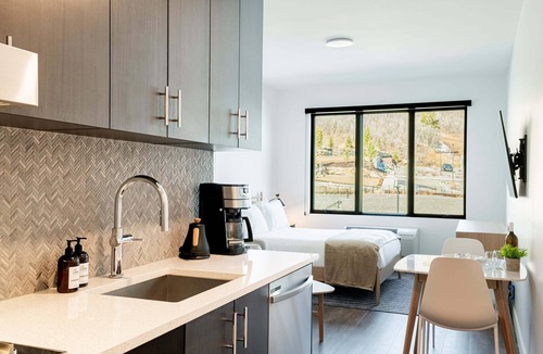 Deer Valley Condo | East Village Studio -Amenities, Walk-Shuttle to Ski In/out