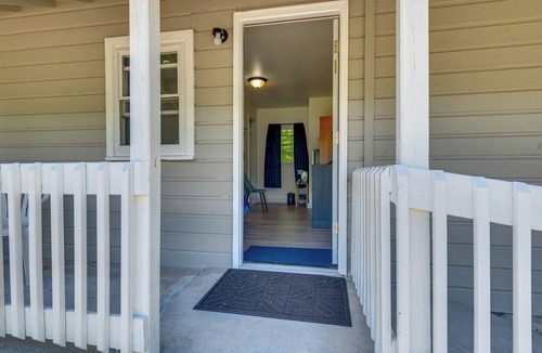 Schroon Lake Apartment | Easy Schroon Lake Living! Close to Marina & Town