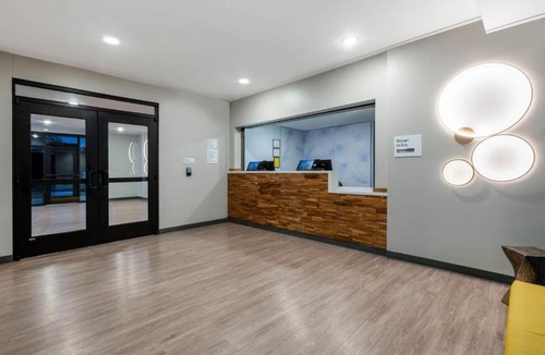 Springfield Hotel | ECHO Suites Extended Stay by Wyndham Springfield Airport PLZ