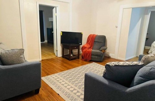 Fredonia House | Eclipse! 5 bedroom, sleeps 10.