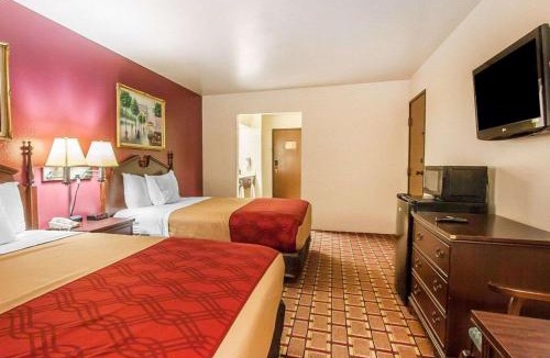 Dexter Cabin | Econo Lodge Dexter
