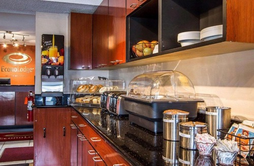 Freeport Cabin | Econo Lodge Freeport - Brunswick Area