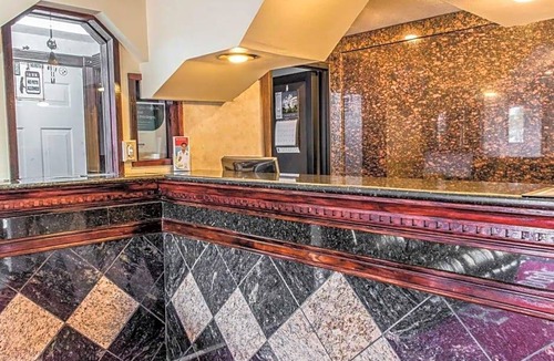 South Hills Hotel | Econo Lodge Pittsburgh I-79