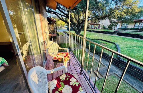 Garland House | Economical & Gorgeous 2-bedroom townhome – Peaceful, Safe & Near the Lake