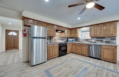 Rowlett House | Edgewater Retreat Rowlett/Rockwall. 4-Bedrm 2bathrm 2 garage