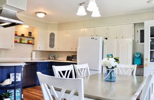 Edinboro House | Edinboro 4BDR Cottage with Lake Views Dogs Welcome
