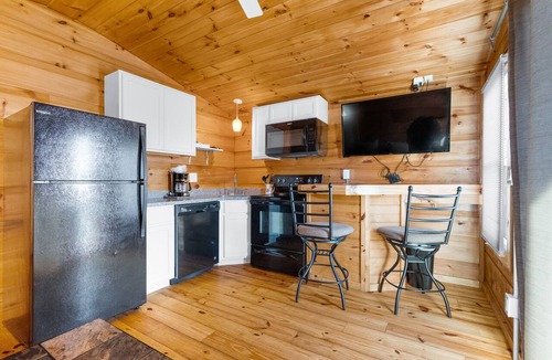 Edinboro Cabin | Edinboro Lake Resort Cabins