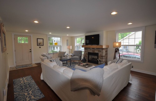 Edinboro House | EDINBORO LAKESIDE COTTAGE W/POOL! COMPLETELY REMODELED INSIDE AND OUT.