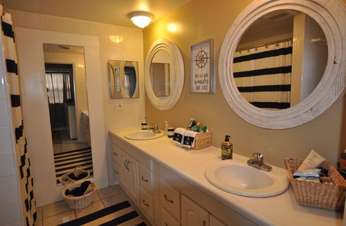 Edinboro House | EDINBORO LAKESIDE COTTAGE W/POOL! COMPLETELY REMODELED INSIDE AND OUT.