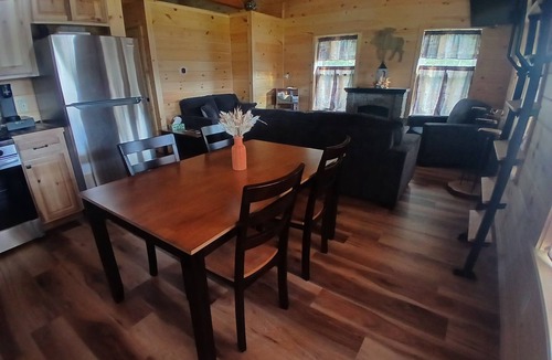 Naples Cabin | Edson House-Charming 3-bedroom house with central air in lovely Naples