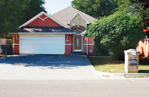 Central Oklahoma City House | Efficient and Modern home, Sleeps 8. Theres an airmattress that sleeps 2.