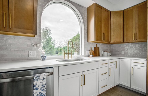 South Kansas City House | Elegant 5 Beds & 5 Bath Home in Lees Summit