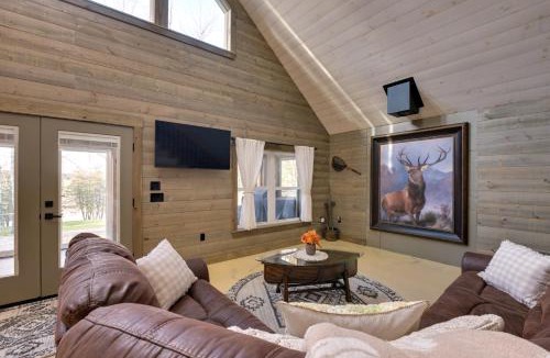 Newport House | Elegant Newport Cabin with Porch and Lake Access